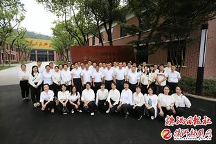 上港海港队拍摄新赛季全家福，31名球员参加&奥斯卡、武磊C位